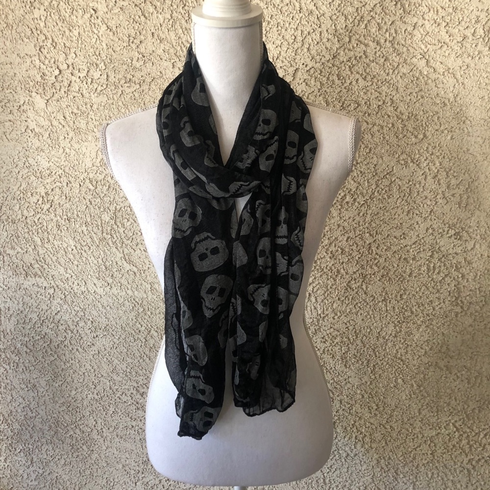 Skull Scarf - Picture 2 of 3